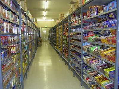 Εισέβαλαν με καλάσνικοφ σε σούπερ μάρκετ